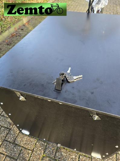 Elektro Bakfiets Cargo Trike Classic Narrow Steps, Box mit Deckel, individuell konfigurierbar