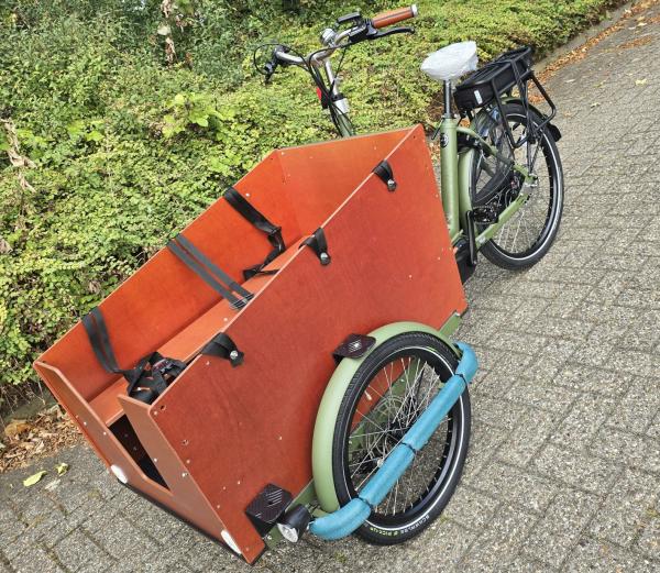 Bakfiets Zemto E-Daycare zum Transport bis zu 6 kleine Kinder,  individuell konfigurierbar, Bafang