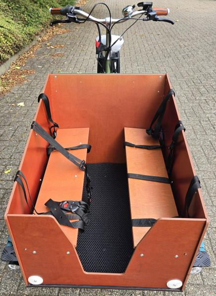 Bakfiets Zemto E-Daycare zum Transport bis zu 6 kleine Kinder,  individuell konfigurierbar, Shimano